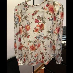 LAST CHANCE SALE! MAKE ME AN OFFER! 🔥FLASH SALE🔥 3/$25 EUC Loft Floral Blouse